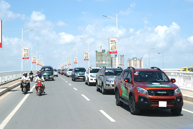 Hành trình Isuzu Diesel Challenge 2017 từ TP.HCM đến Phnompenh với sự tham gia của 29 xe thuộc dòng SUV mu-X và pick-up D-MAX