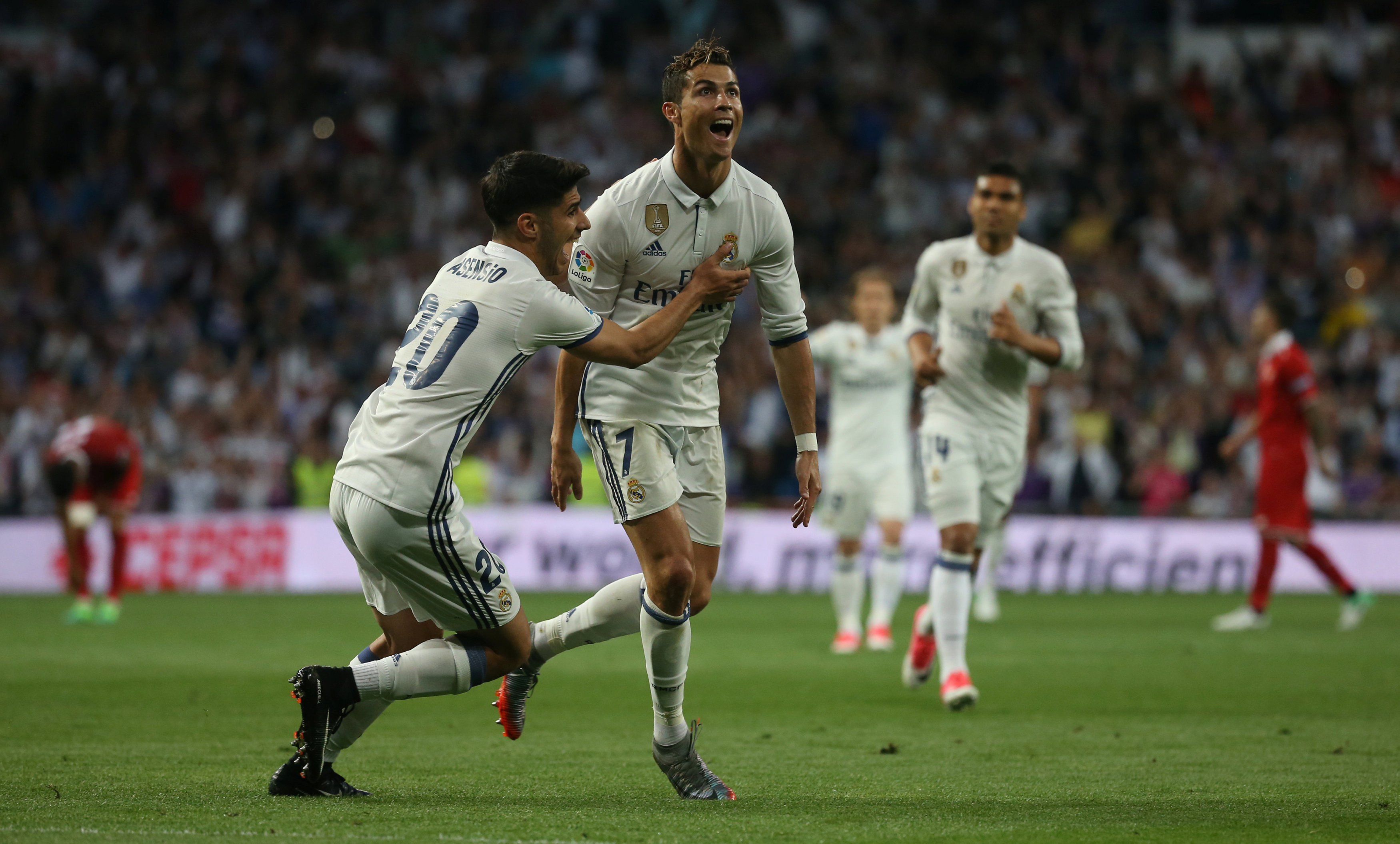 TT - Ronaldo (giữa) sẽ tiếp tục phong độ ghi bàn ấn tượng trong trận gặp Malaga để đưa R.M lên ngôi?  Ảnh: Reuters