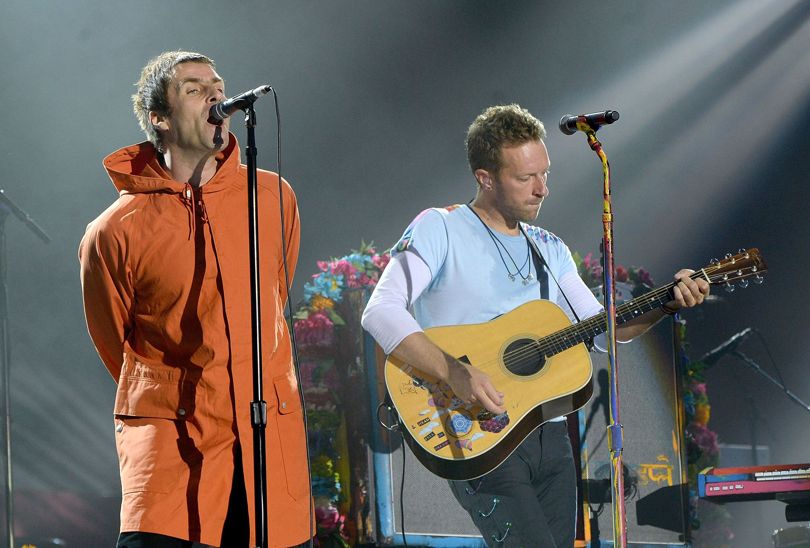 Liam Gallaghervà trưởng nhóm Coldplay Chris Martin