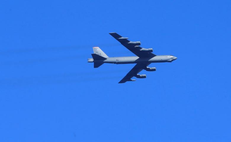 Một chiếc B-52 của Mỹ bay gần Latvia năm 2017 - Ảnh: Reuters