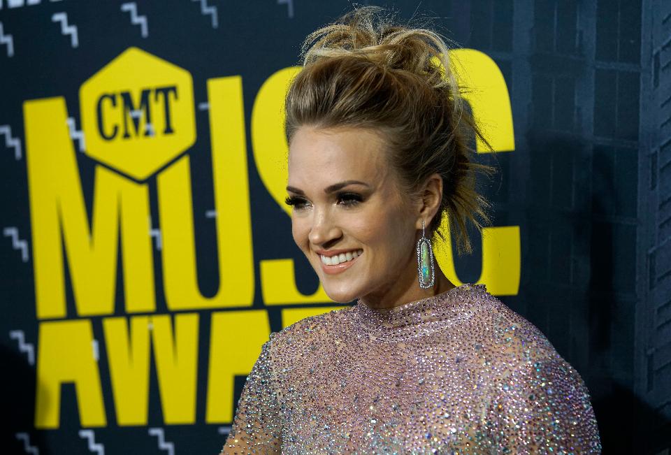 Carrie Underwood tại CMT Music Awards 2017 - Ảnh: AP