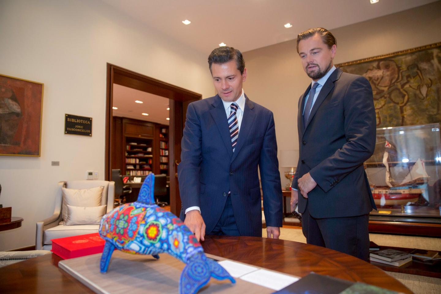 Leonardo DiCaprio gặp gỡ Tổng thống Mexcio Enrique Peña Nieto - Ảnh: Reuters