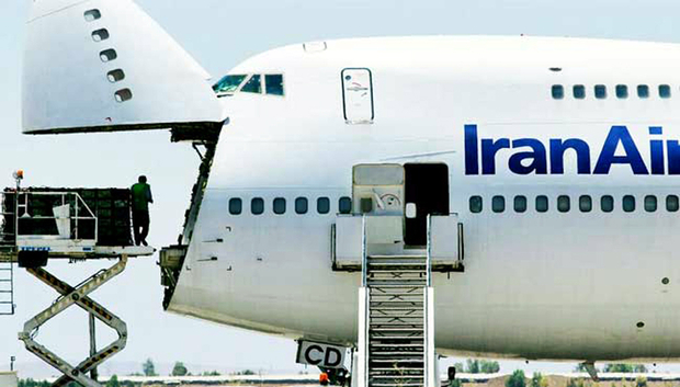 Hãng hàng không IranAir đã đáp nhiều chuyến bay chở lương thực tiếp tế cho Qatar - ảnh: AFP