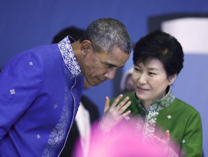 Cựu tổng thống Mỹ Barack Obama và cựu tổng thống Hàn Quốc Park Geun Hye - Ảnh: Reuters