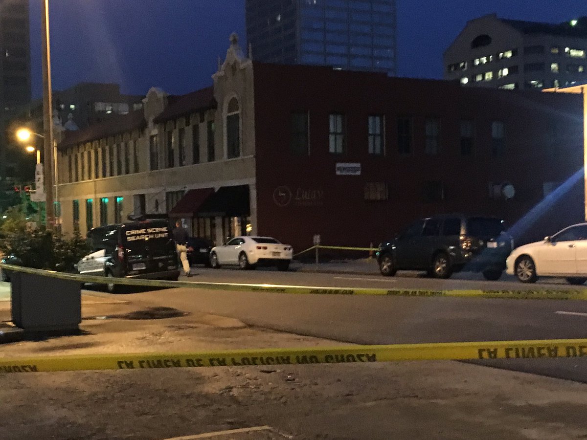 Khung cảnh tại hiện trường vụ nổ súng ở hộp đêm Power Lounge rạng sáng 1-7 - Ảnh: Twitter/Kimberly Rusley
