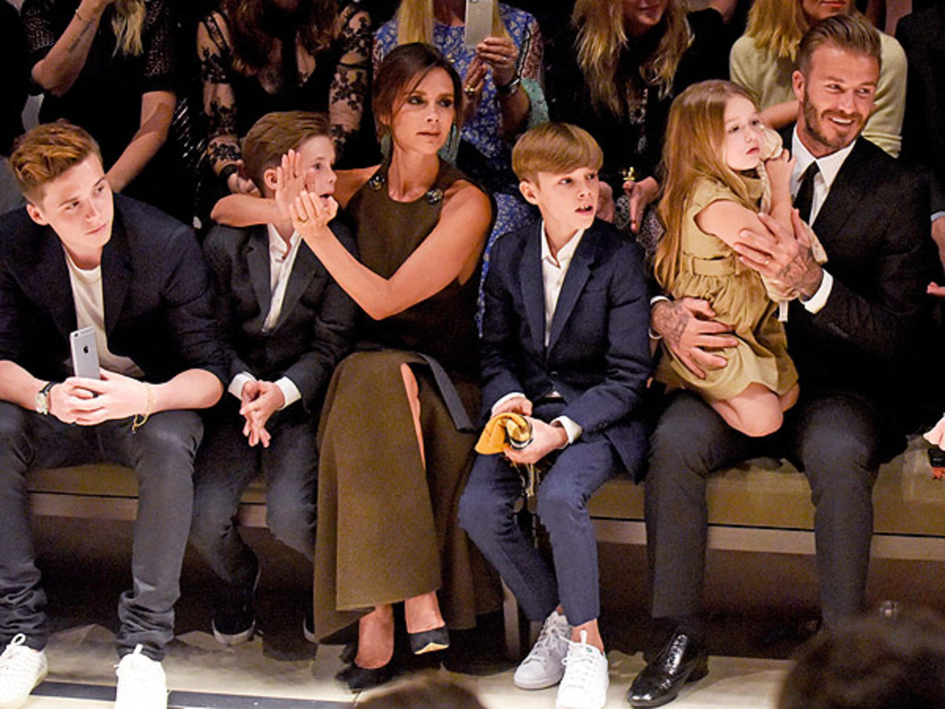 Đại gia đình Beckham tại một sự kiện thời trang - Ảnh: Getty Images