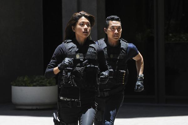 Grace Park và Daniel Dae Kim trong Hawaii Five-0 - Ảnh: Getty Images