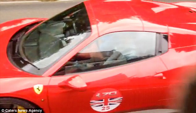 Chiếc Ferrari đi sát vị trí của tài xế người Anh - Ảnh: Caters News Agency
