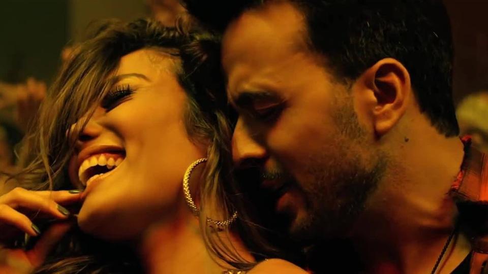 Một đoạn trong video chính thức của bài hát Despacito - Ảnh chụp màn hình/Hindustan Times