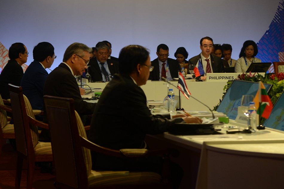 Phiên họp các bộ trưởng ASEAN tại Manila, Philippines - Ảnh: ABS-CBN