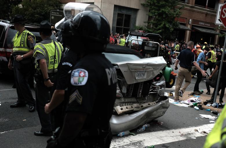 Hiện trường vụ lao xe tại Charlottesville ngày 12-8 - Ảnh: Reuters