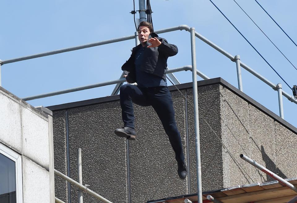 Tom Cruise tự mình thực hiện cảnh nhảy mạo hiểm trong Mission Impossible 6 mà không cần diễn viên đóng thế - Ảnh: Splashnews