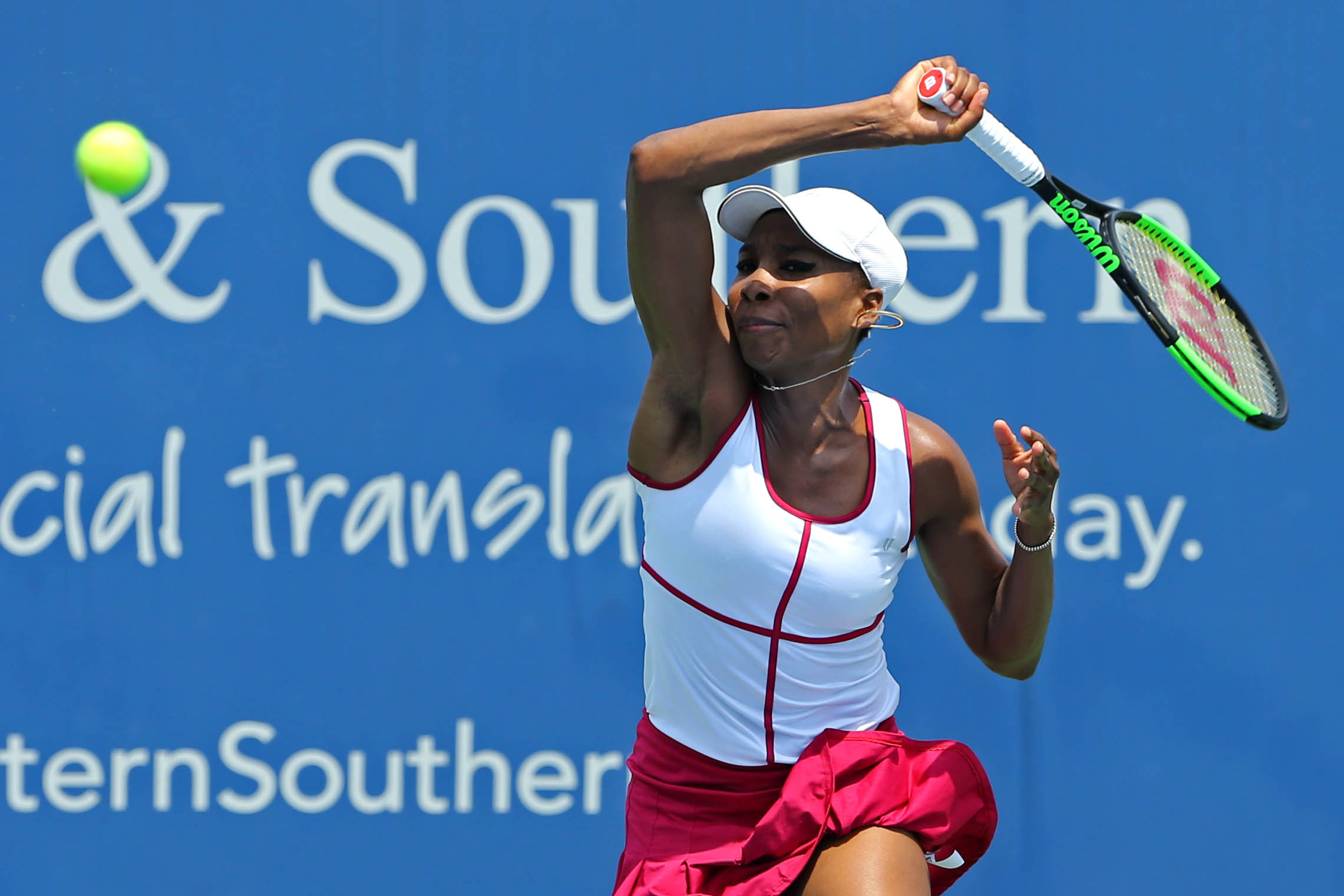 Venus trong trận thua Barty ở Cincinnati Open 2017. Ảnh: REUTERS