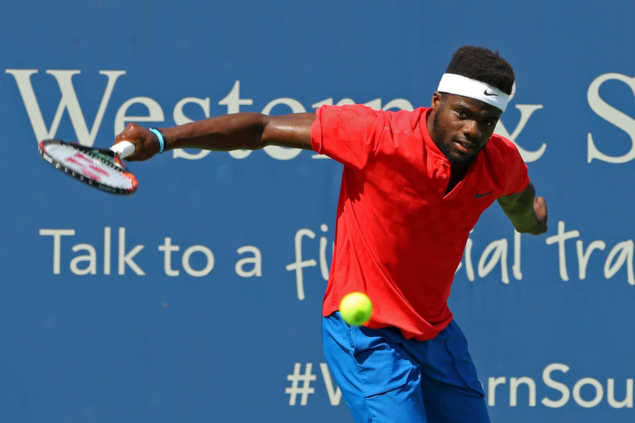 Tay vợt Francis Tiafoe - người đã chặn đứng chuỗi 10 trận thắng liên tiếp của Zverev. Ảnh: REUTERS