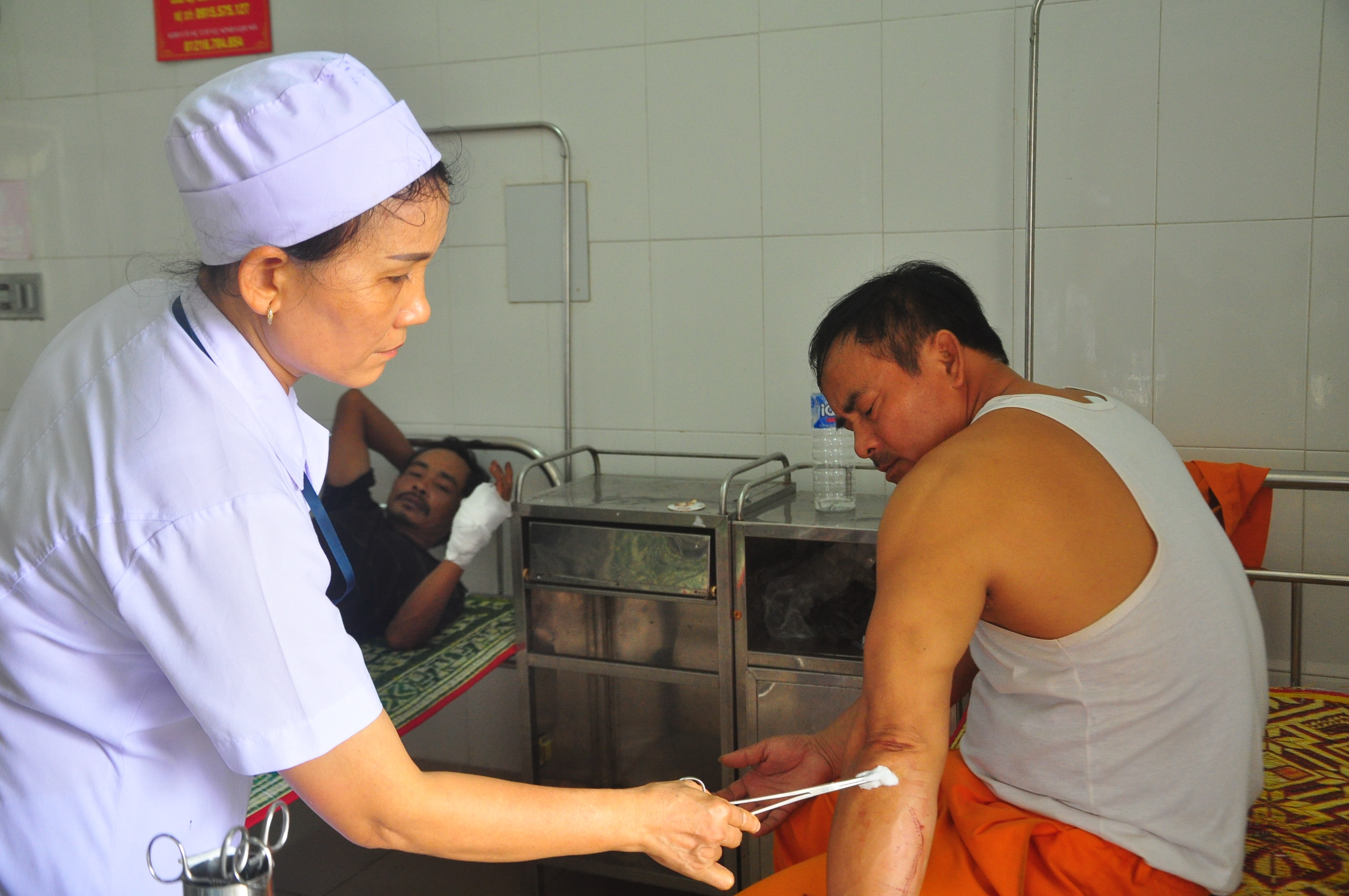 Ông Hoàng Thanh Minh phải điều trị tại Bệnh viện Đa khoa tỉnh Quảng Trị - Ảnh: Q.H.