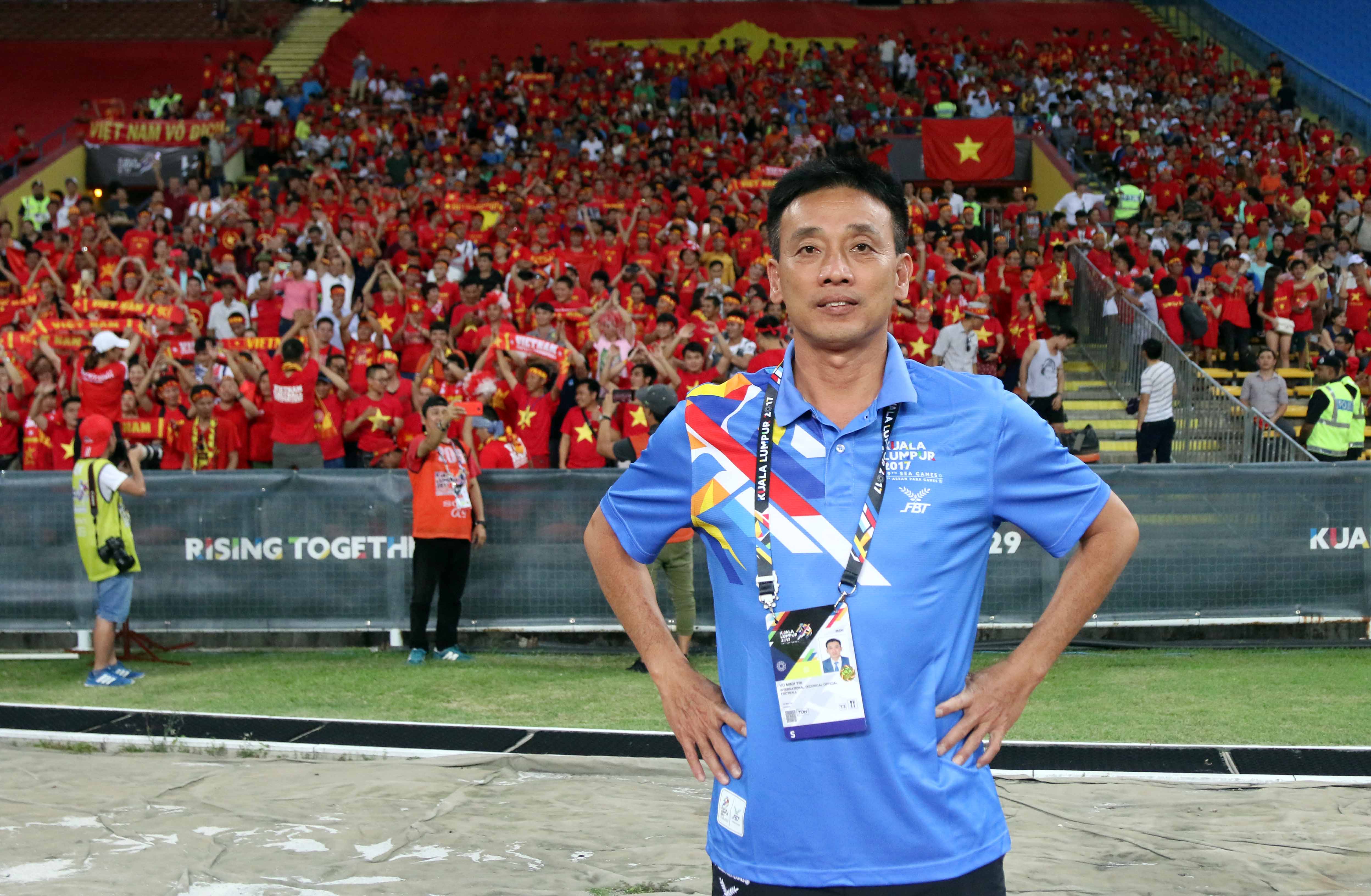 Trọng tài Võ Minh Trí đi xem một trận đấu của U-22 VN tại SEA Games 2017. Ảnh: NGUYÊN KHÔI