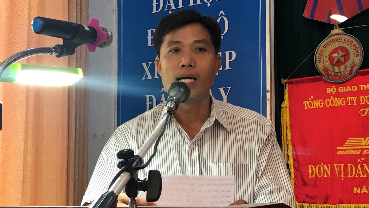 Ông Nguyễn Văn Tuý phát biểu tại buổi xin lỗi - Ảnh: TUYẾT MAI