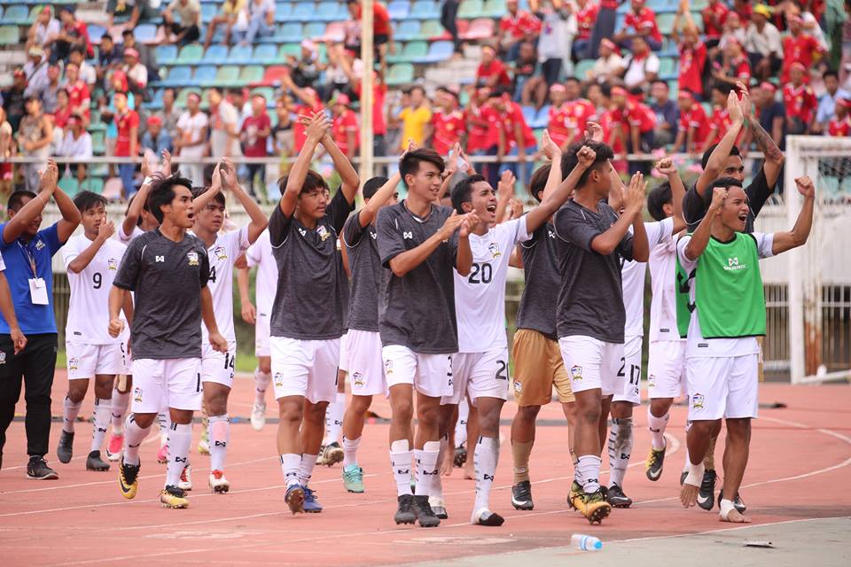 Các cầu thủ U-18 Thái Lan ăn mừng chiến thắng trước Indonesia. Ảnh: MFF
