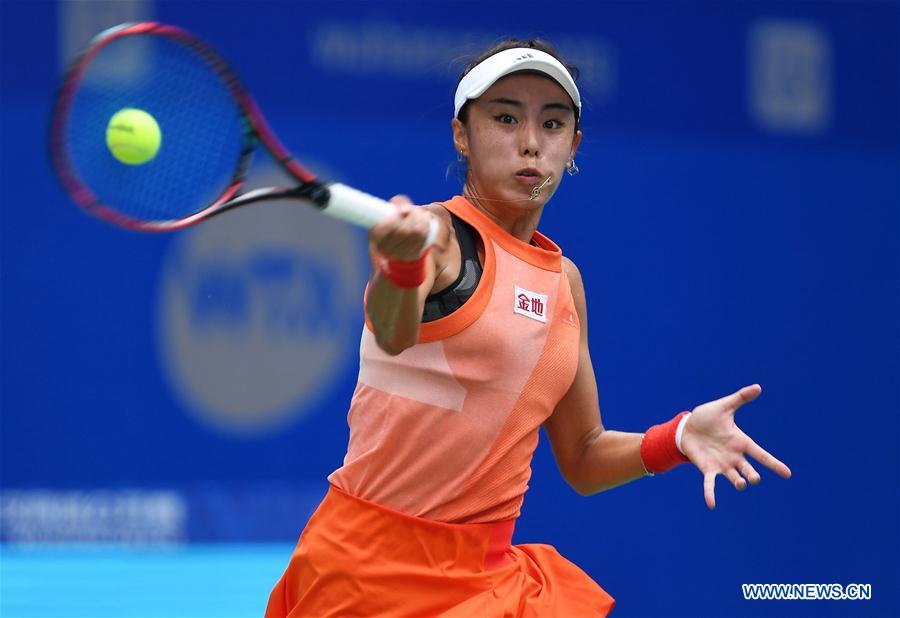 Tay vợt người Trung Quốc Wang Qiang trong trận thắng Stephens. Ảnh: OVERTING
