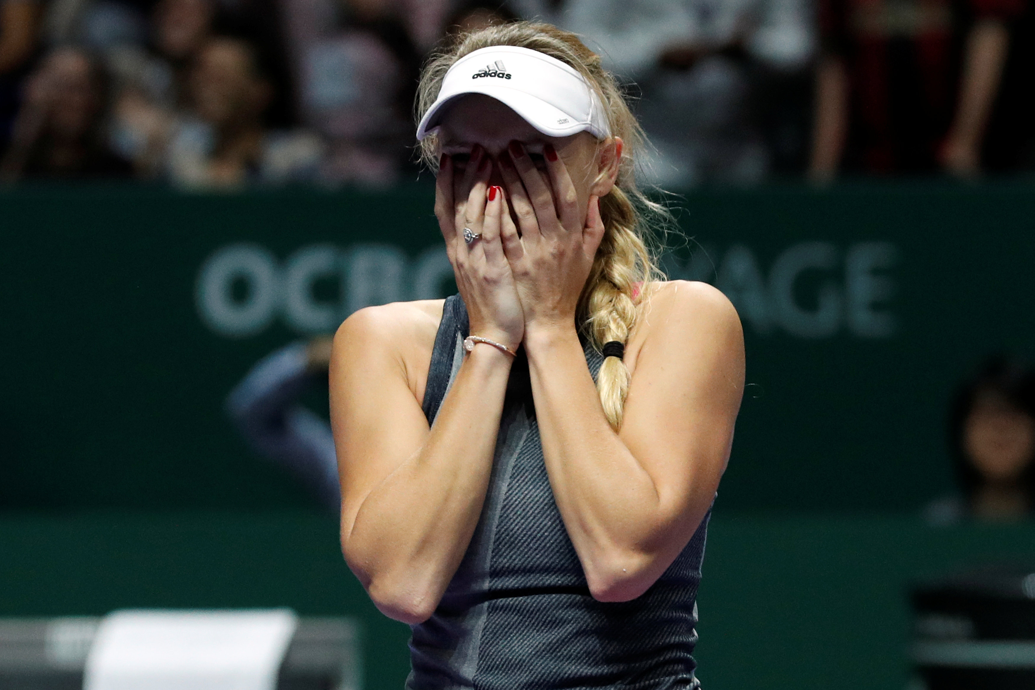 Wozniacki xúc động sau khi giành chiến thắng trước Venus. Ảnh: REUTERS