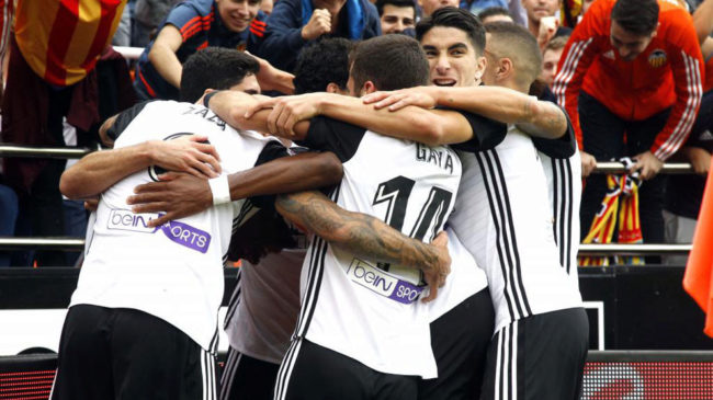 Niềm vui của các cầu thủ Valencia sau khi ghi bàn vào lưới Leganes. Ảnh: GETTY IMAGES