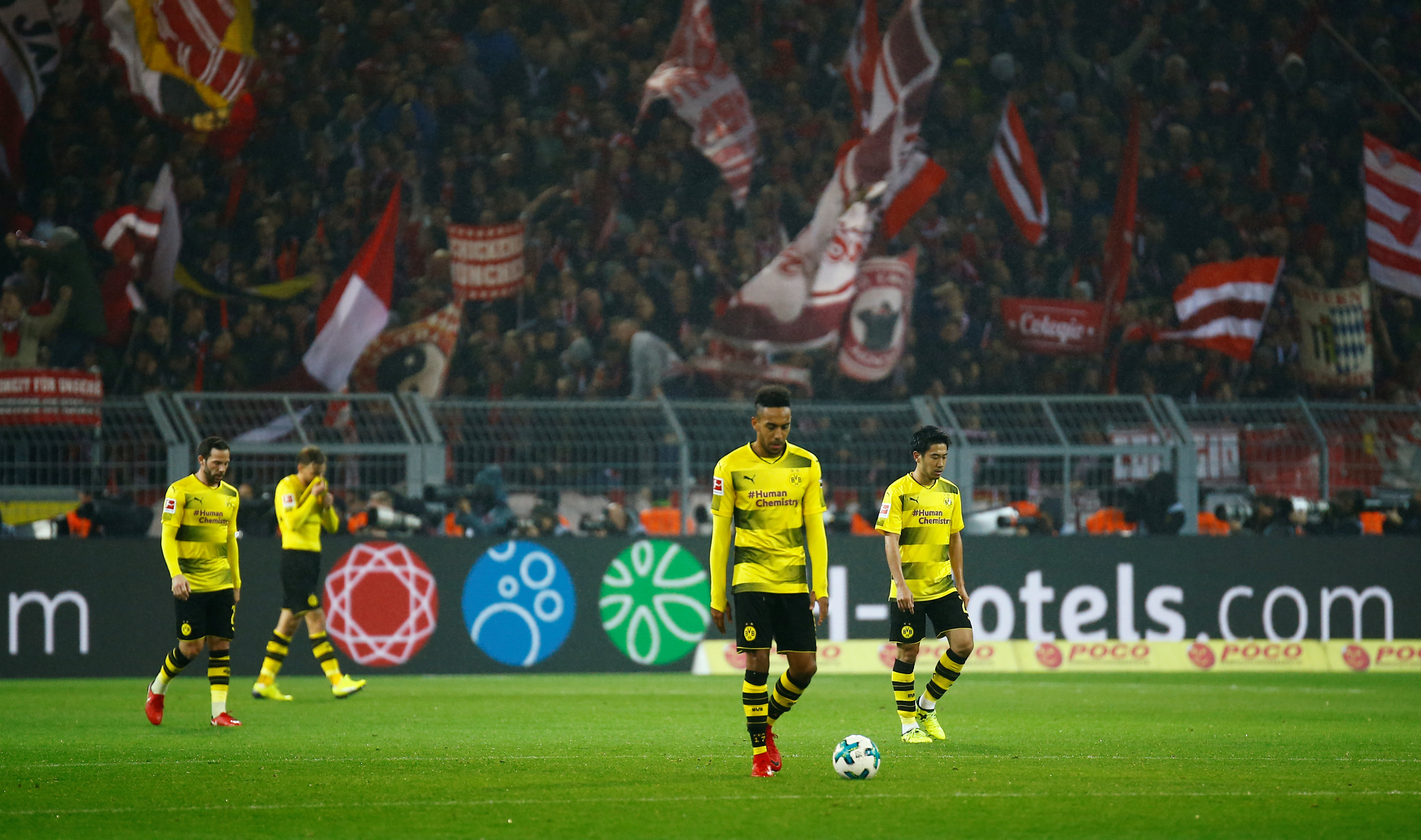 Nỗi thất vọng của Dortmund sau trận thua B.M. Ảnh: REUTERS