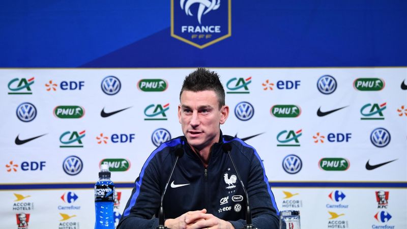 Koscielny trong một cuộc họp báo cùng tuyển Pháp. Ảnh: GETTY IMAGES