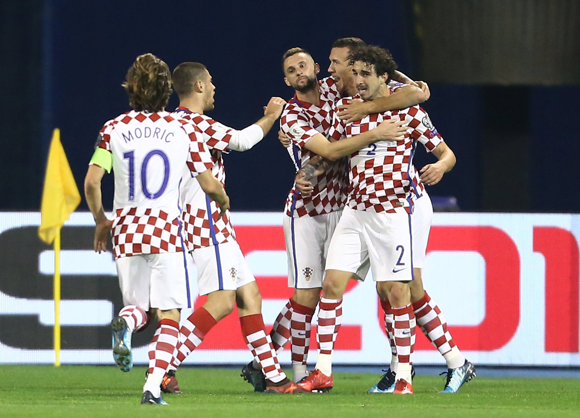 Croatia đặt một chân đến Nga sau chiến thắng 4-1 trước Hi Lạp. Ảnh: REUTERS