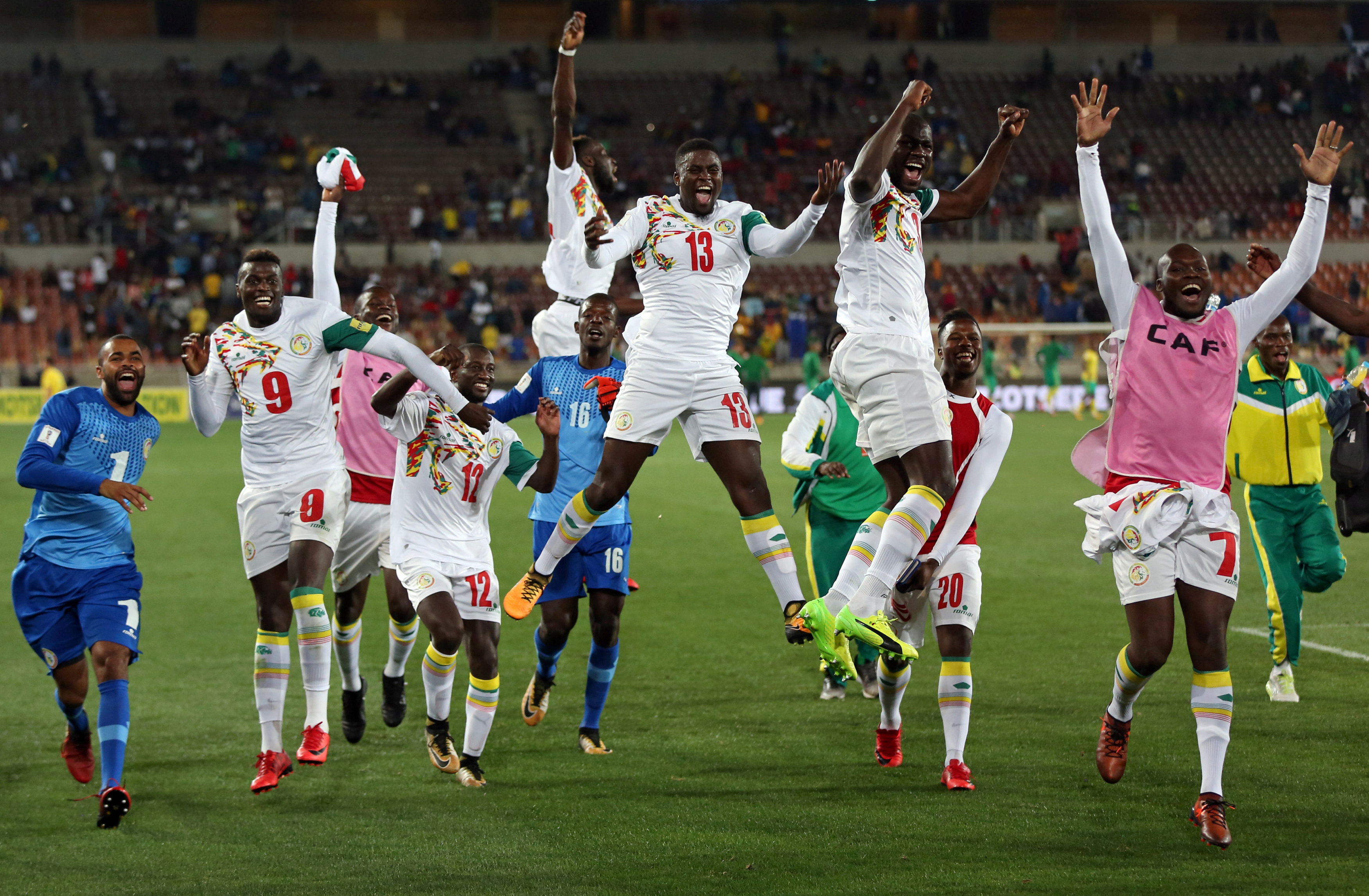Các cầu thủ Senegal ăn mừng sau khi đoạt vé dự World Cup 2018. Ảnh: REUTERS