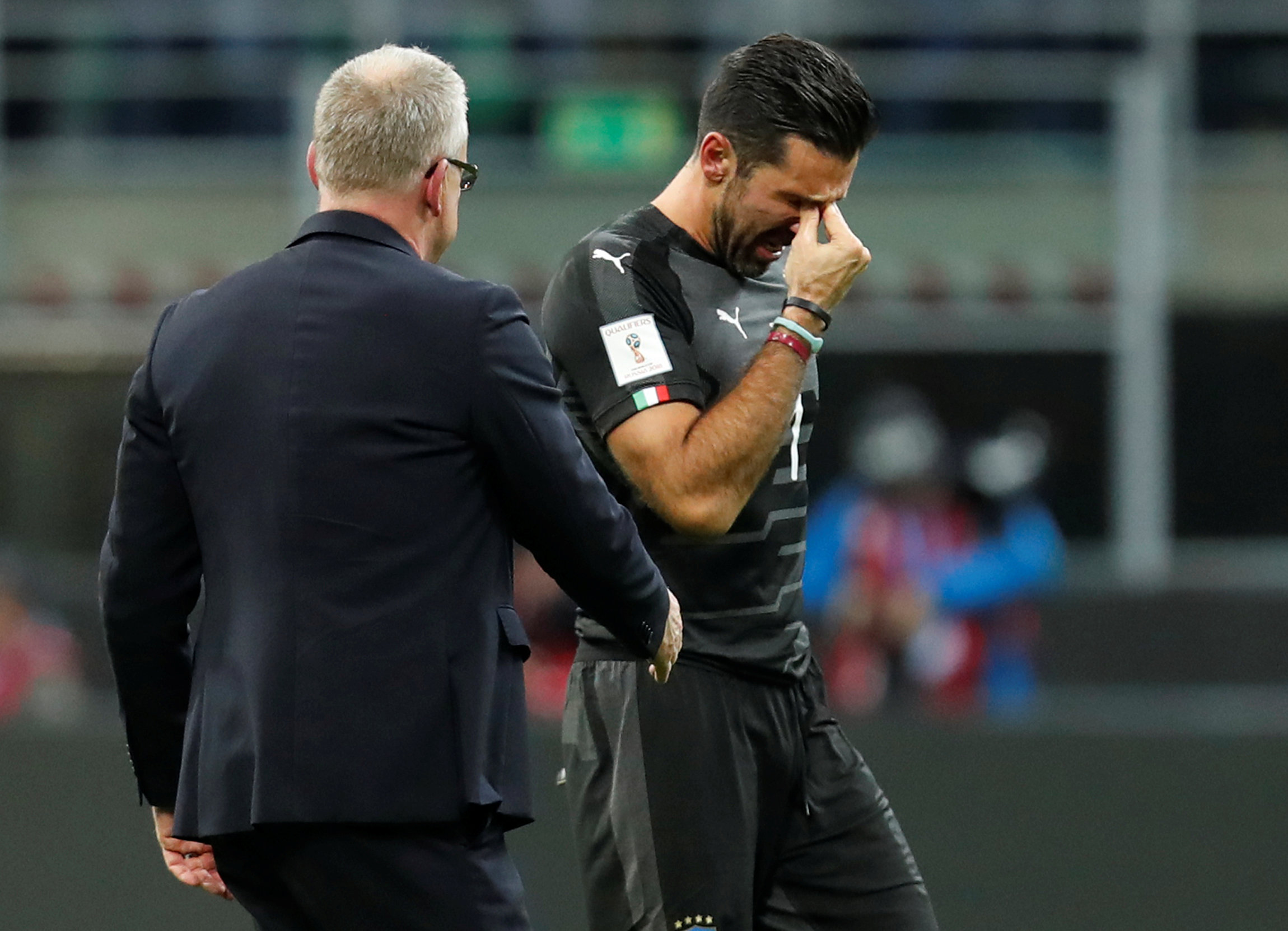 Nỗi thất vọng của Buffon sau khi Ý không giành được vé dự World Cup 2018. Ảnh: REUTERS