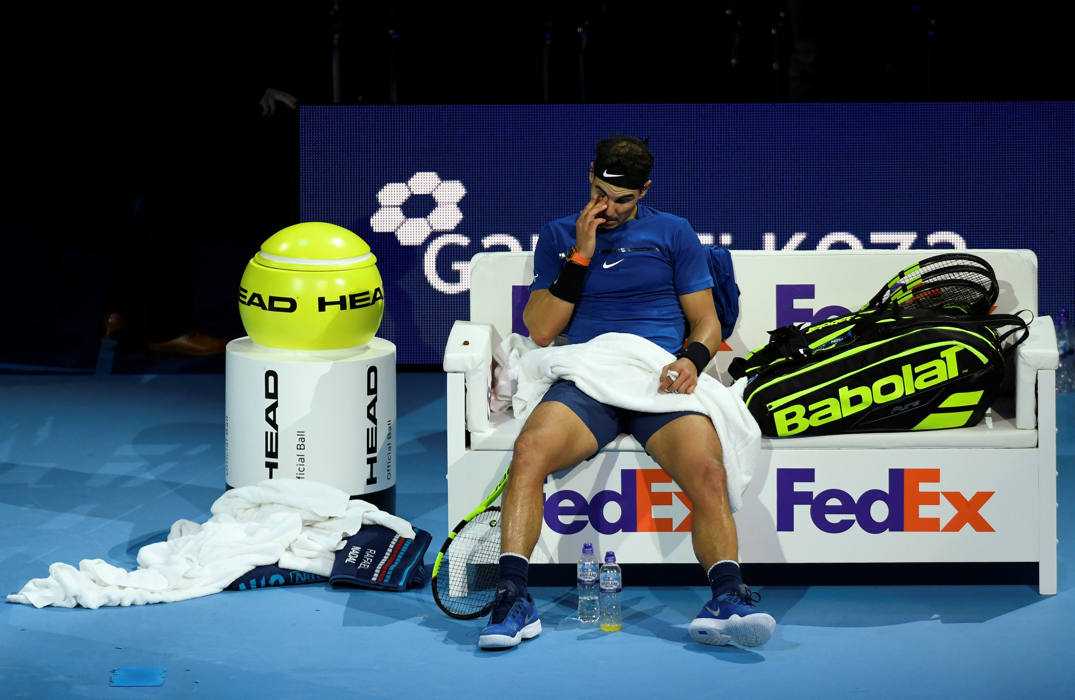 Nỗi thất vọng của Nadal sau khi để thua Goffin. Ảnh: REUTERS