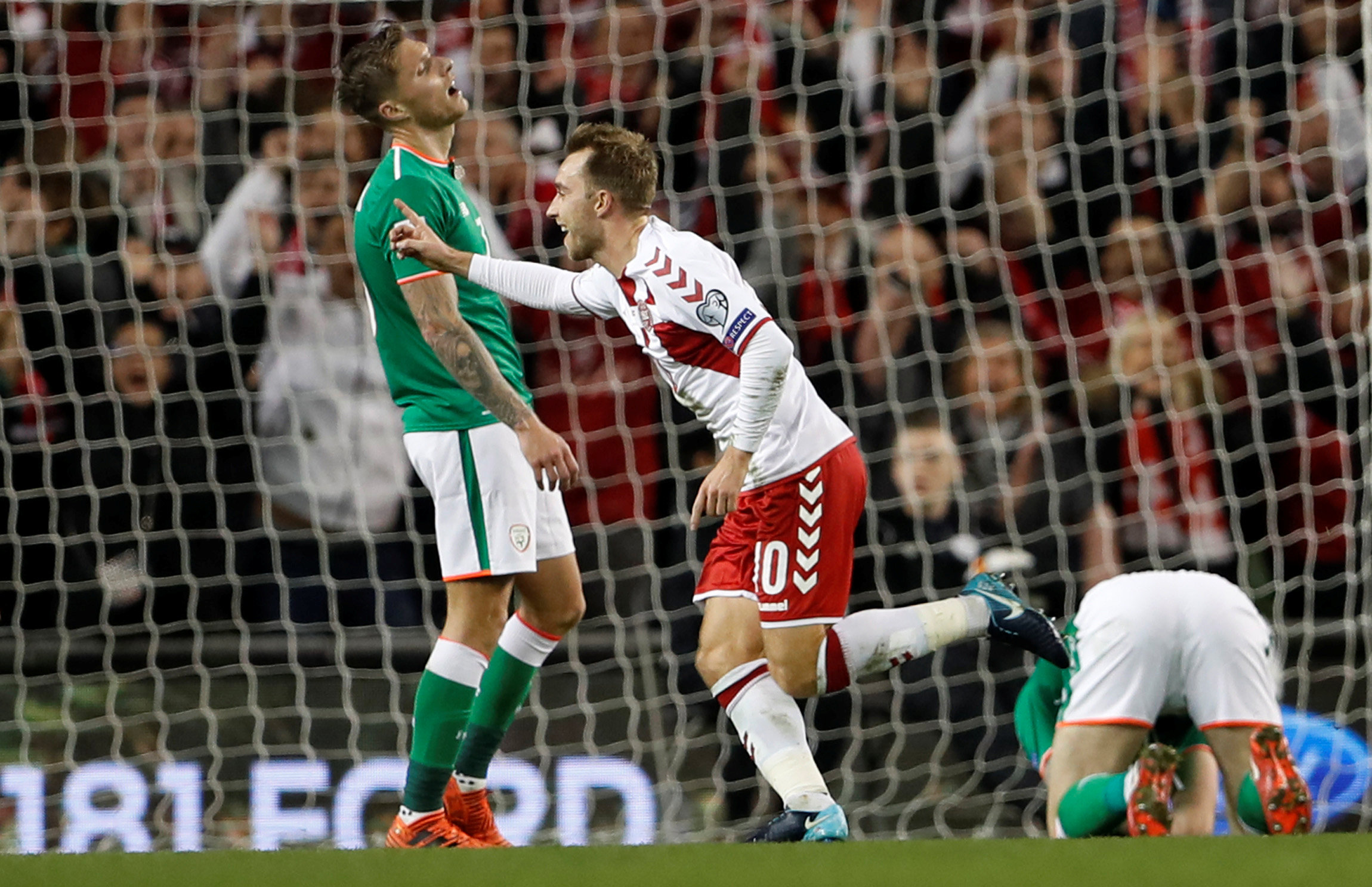 Eriksen tỏa sáng với hat-trick vào lưới Ireland. Ảnh: REUTERS