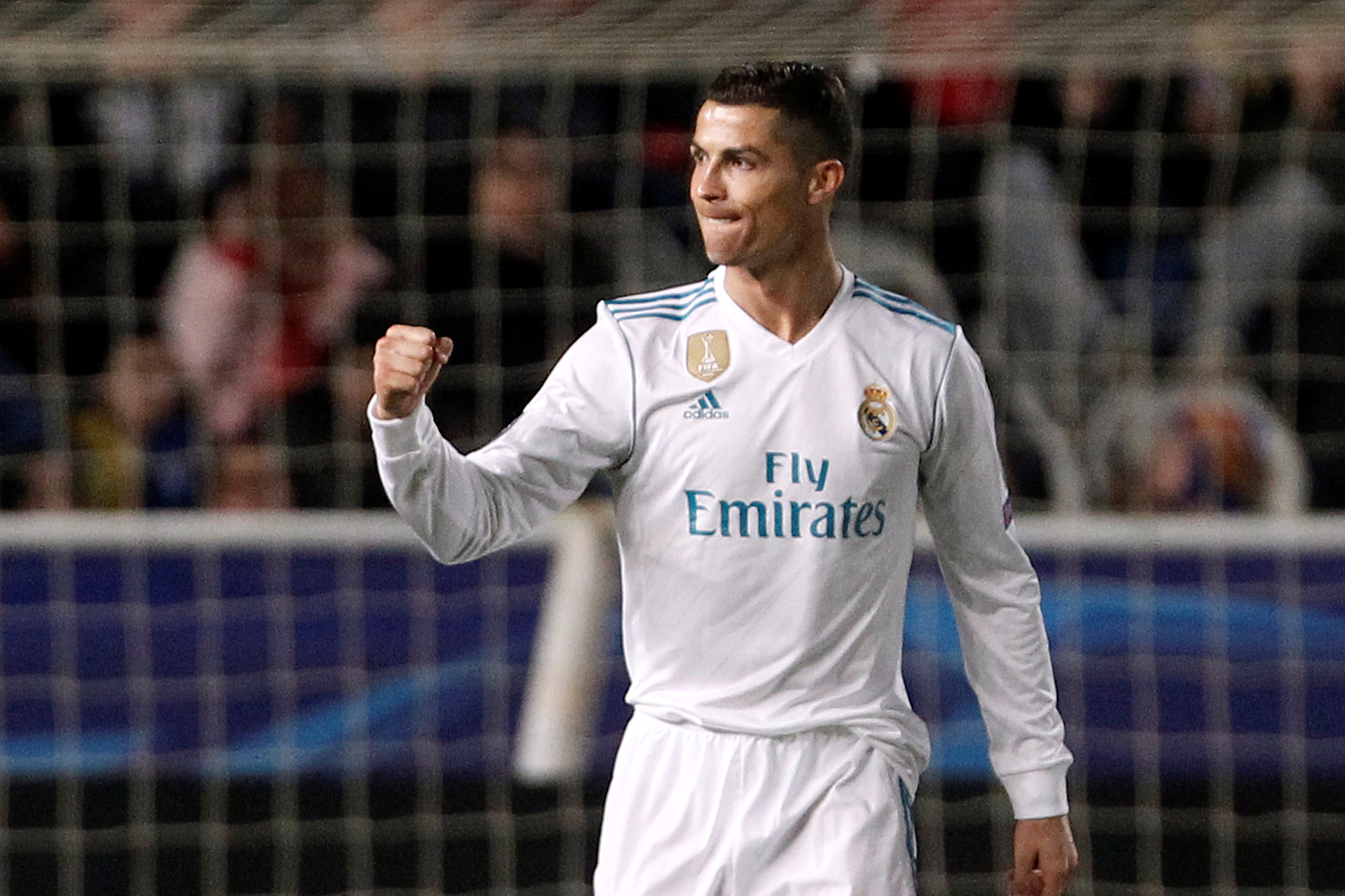 Niềm vui của Ronaldo sau khi ghi bàn cho R.M. Ảnh: REUTERS