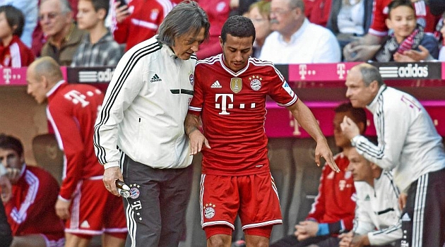 Bayern Munich sẽ không có sự phục vụ của Thiago trong phần còn lại của năm 2017 vì chấn thương. Ảnh: GETTY IMAGES