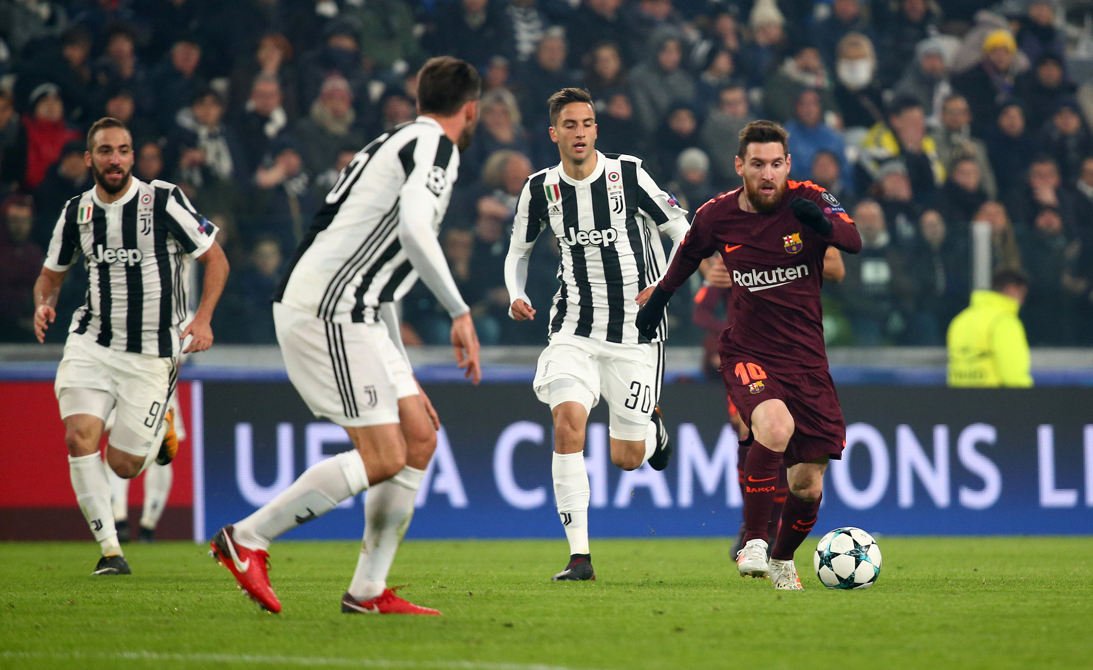 Messi rất nỗ lực sau khi vào sân nhưng vẫn không thể giúp Barcelona chọc thủng lưới Juventus. Ảnh: REUTERS