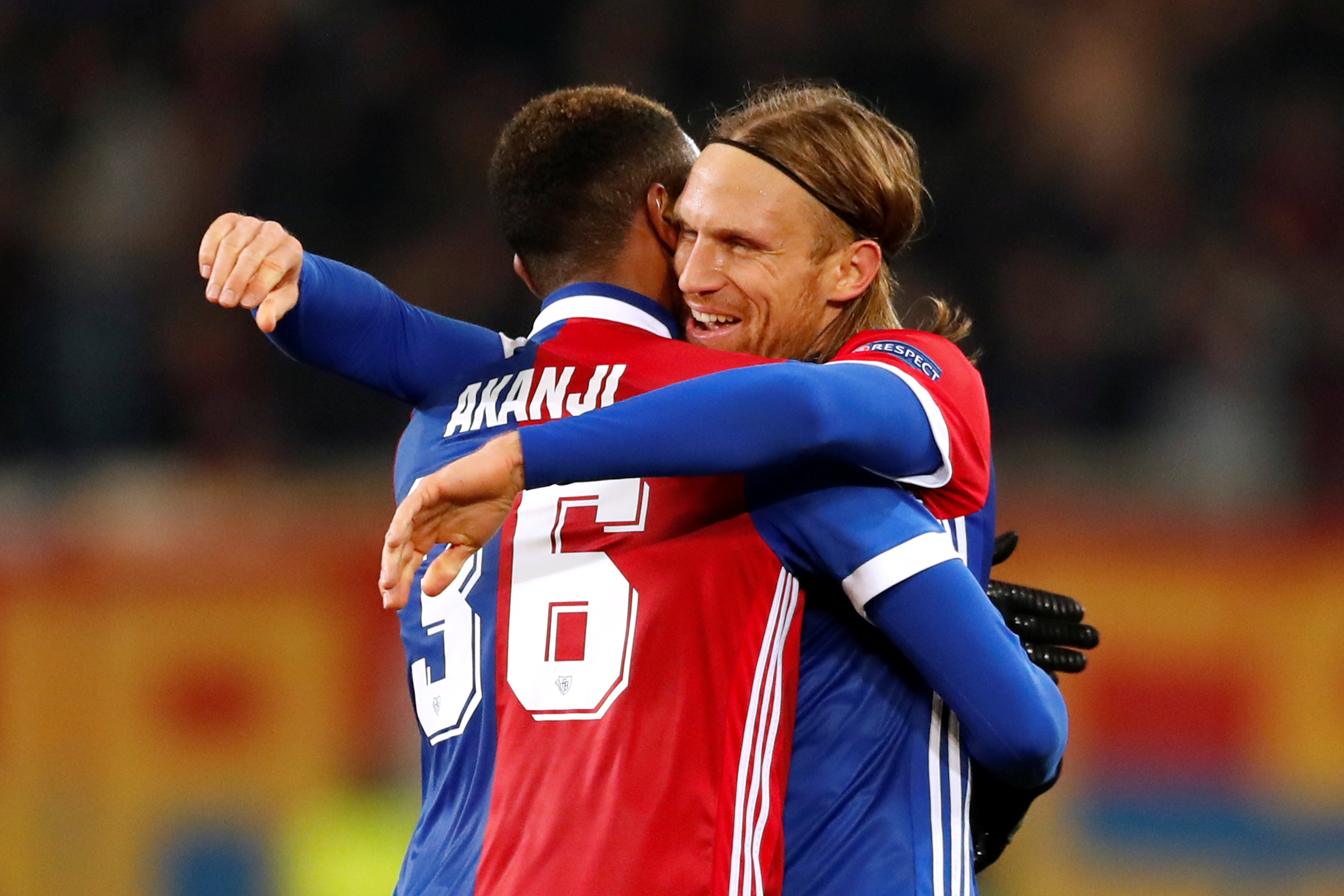 Các cầu thủ Basel ăn mừng bàn thắng vào lưới M.U. Ảnh: REUTERS
