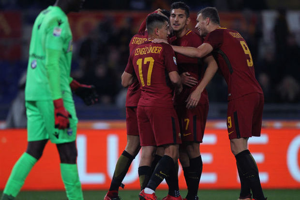 Các cầu thủ AS Roma ăn mừng sau khi ghi bàn vào lưới SPAL 2013. Ảnh: GETTY IMAGES
