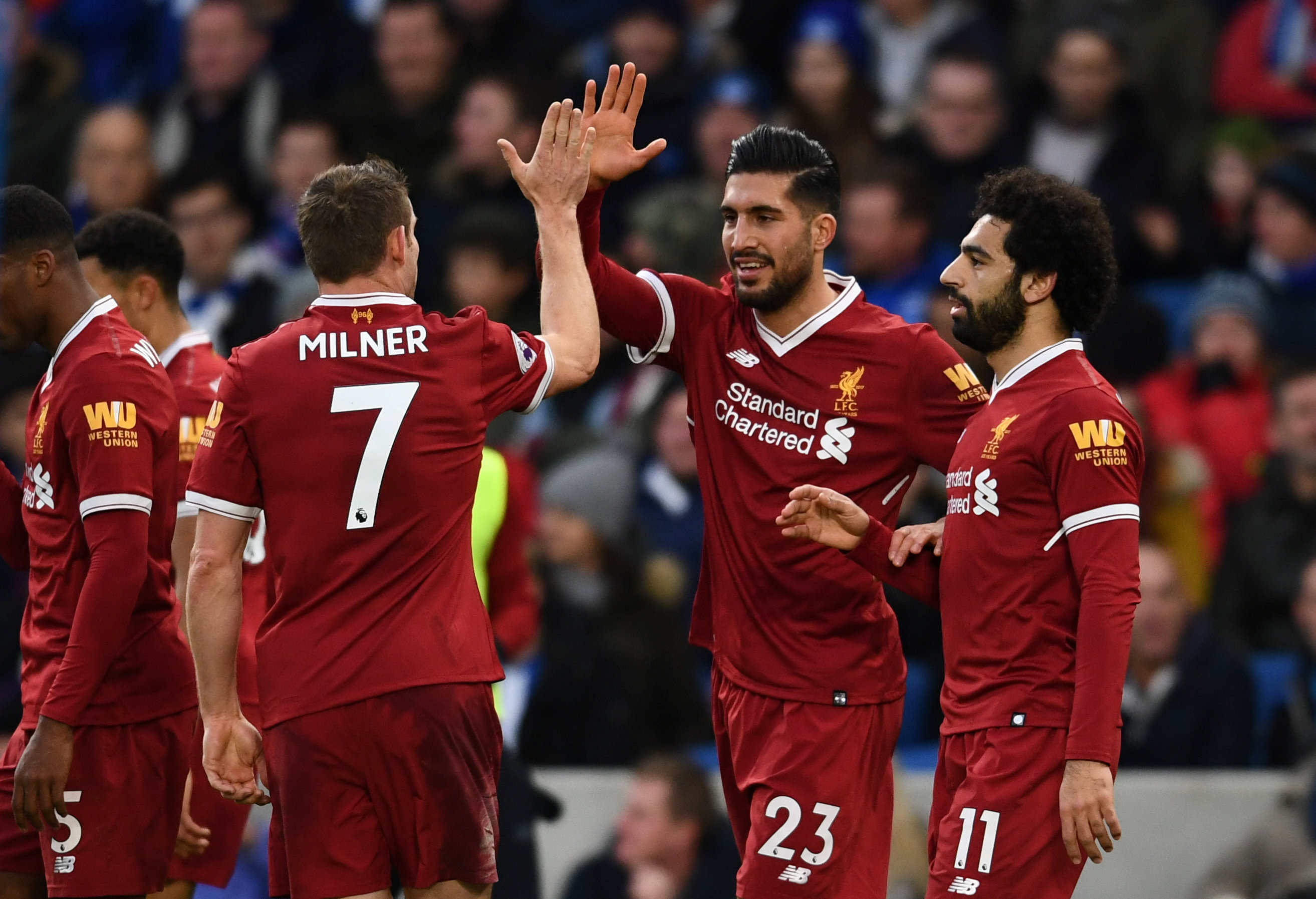 Niềm vui của các cầu thủ Liverpool sau khi Can mở tỉ số. Ảnh: REUTERS