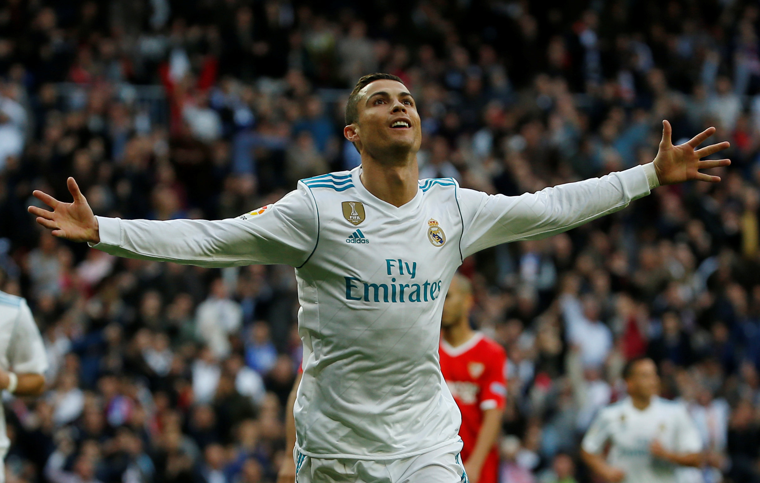 Ronaldo ăn mừng bàn nâng tỉ số lên 2-0. Ảnh: REUTERS