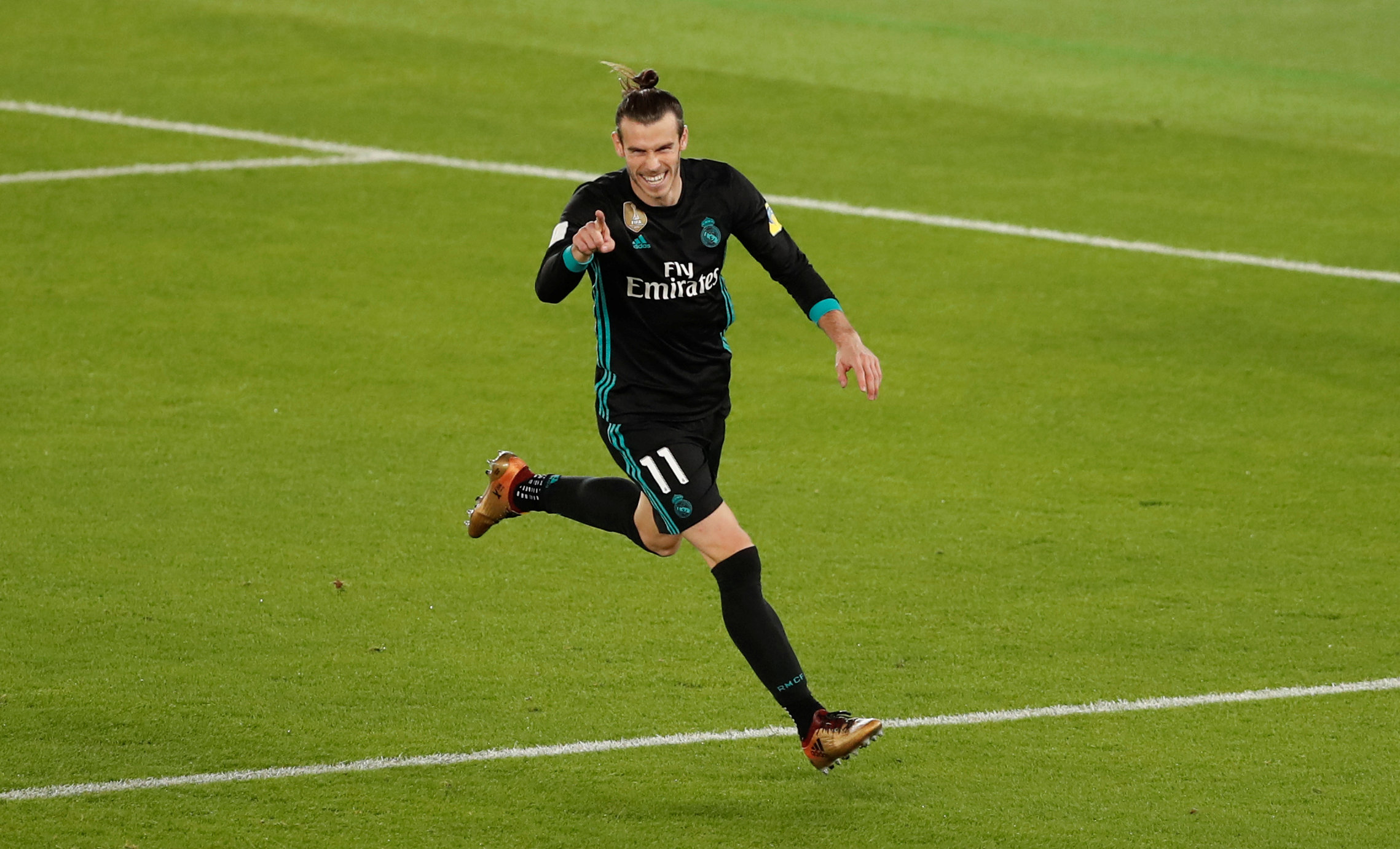 Bale ăn mừng bàn nâng tỉ số lên 2-1 cho R.M. Ảnh: REUTERS