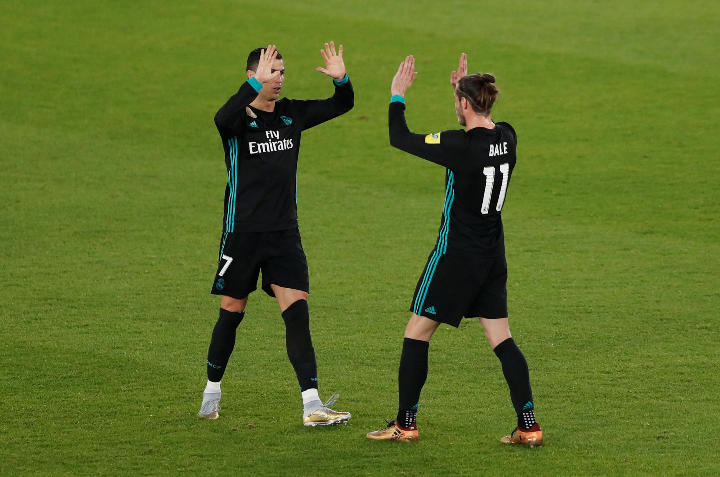 Ronaldo và Bale cùng lập công đưa R.M vào chung kết FIFA Club World Cup. Ảnh: REUTERS