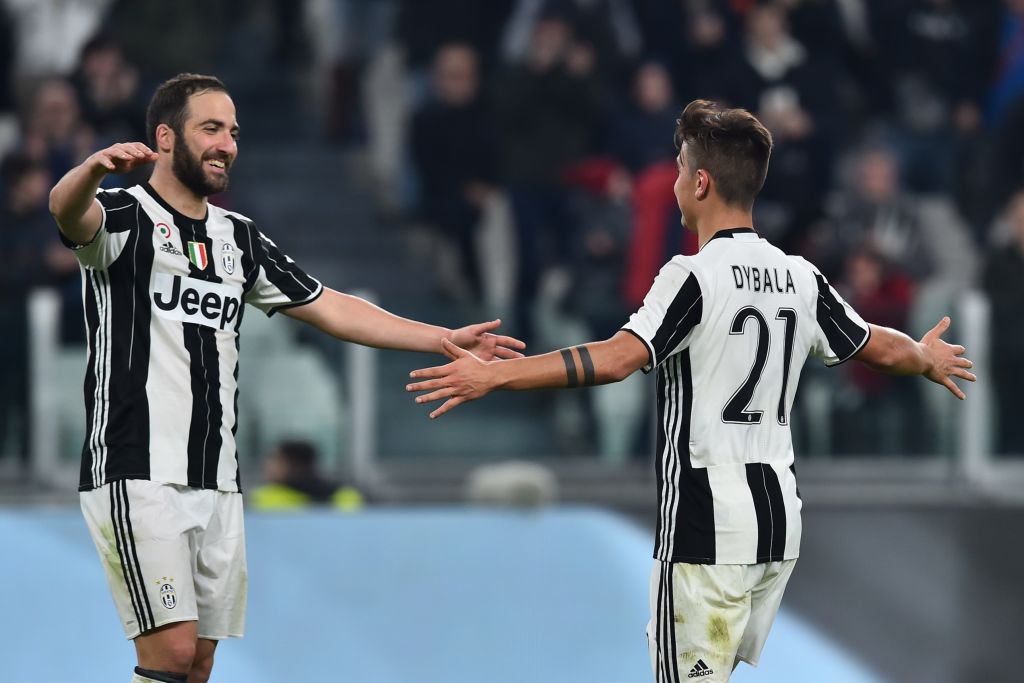 Dybala và Higuain cùng ghi bàn đưa Juventus vào tứ kết Cúp quốc gia Ý. Ảnh: GETTY IMAGES