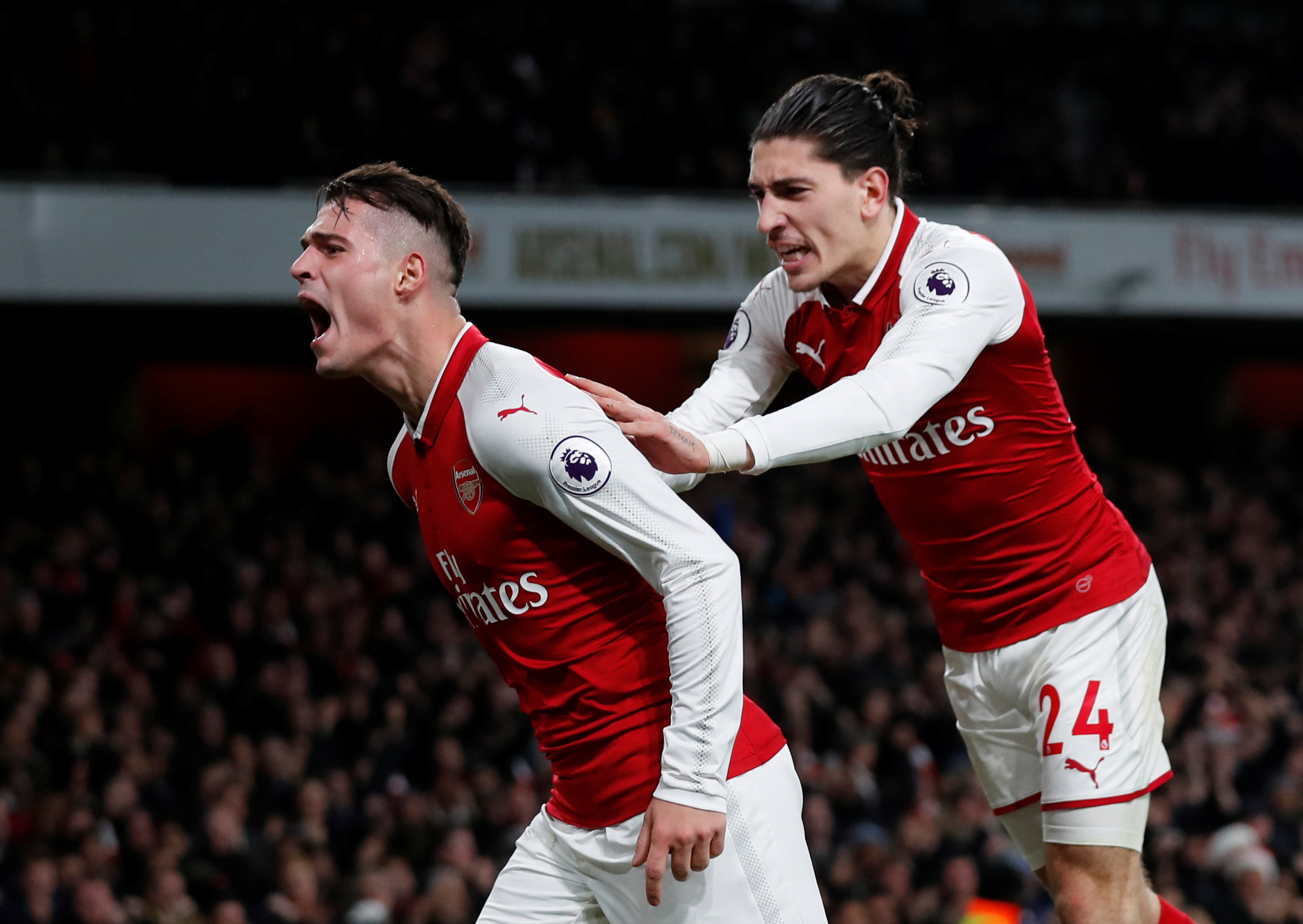 Niềm vui của Xhaka sau khi gỡ hòa 2-2 cho Arsenal. Ảnh: REUTERS