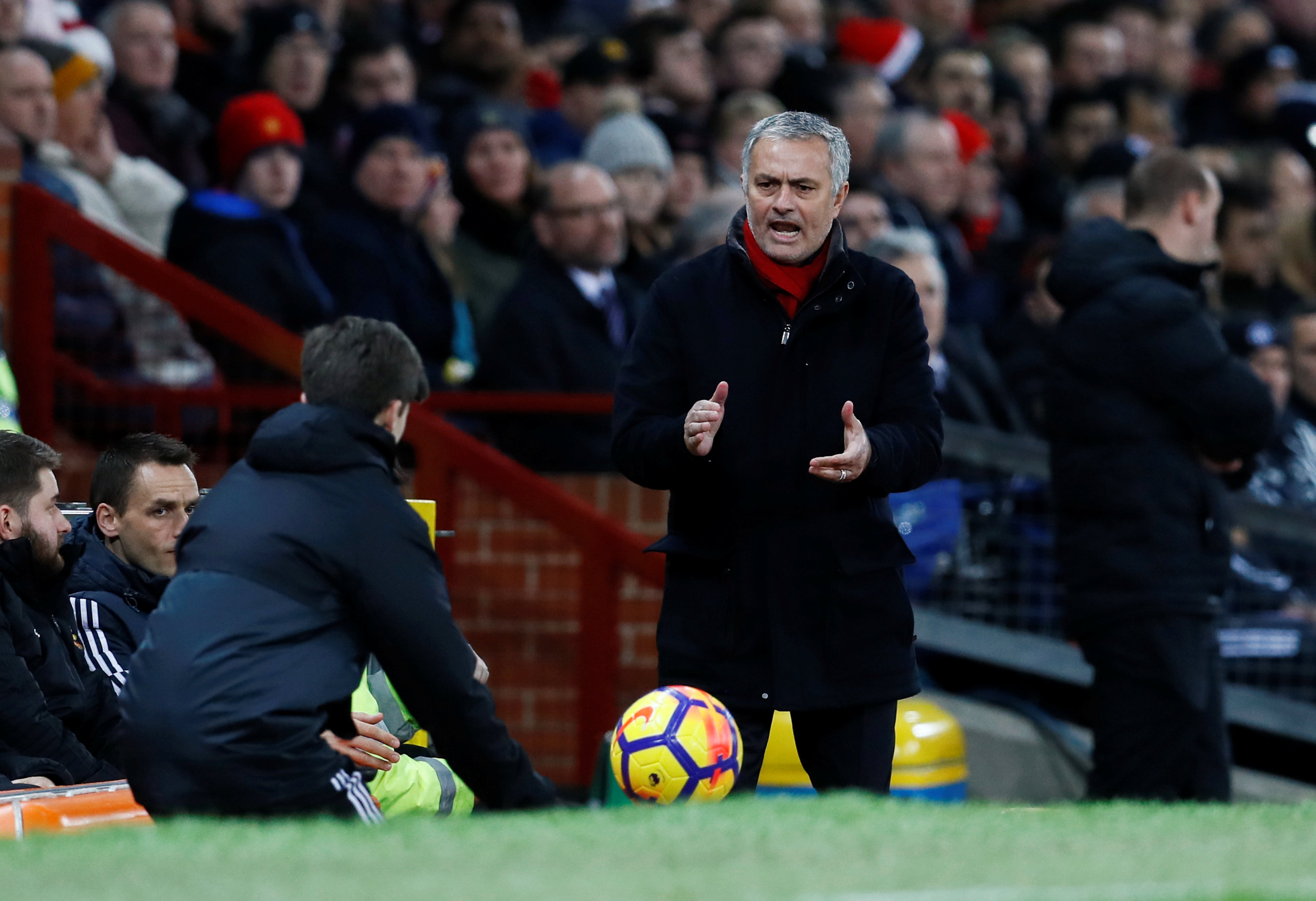 HLV Mourinho cần sớm đưa M.U vượt qua giai đoạn khó khăn. Ảnh: REUTERS