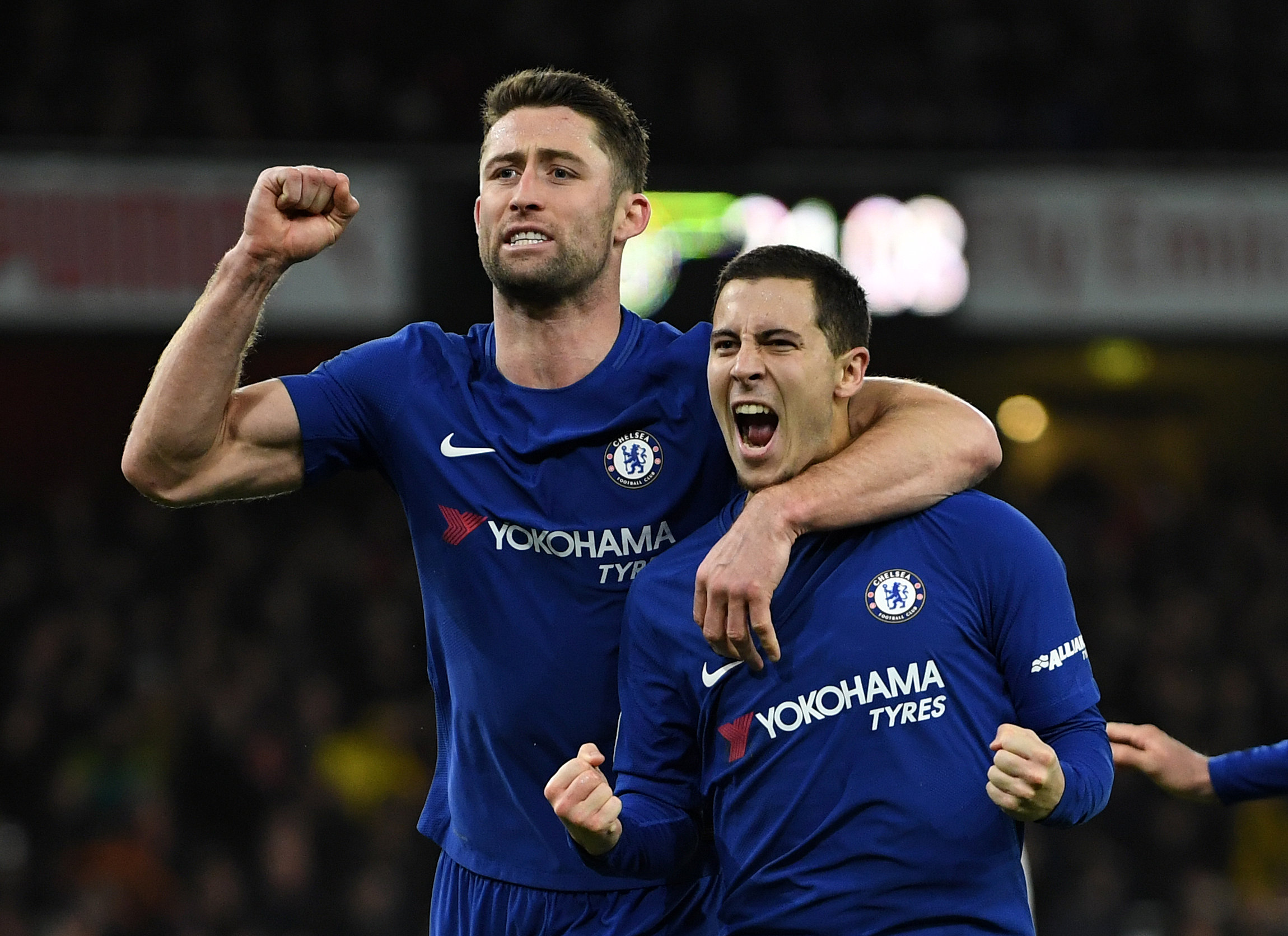 Niềm vui của Hazard (phải) sau khi gỡ hòa 1-1 cho Chelsea. Ảnh: REUTERS