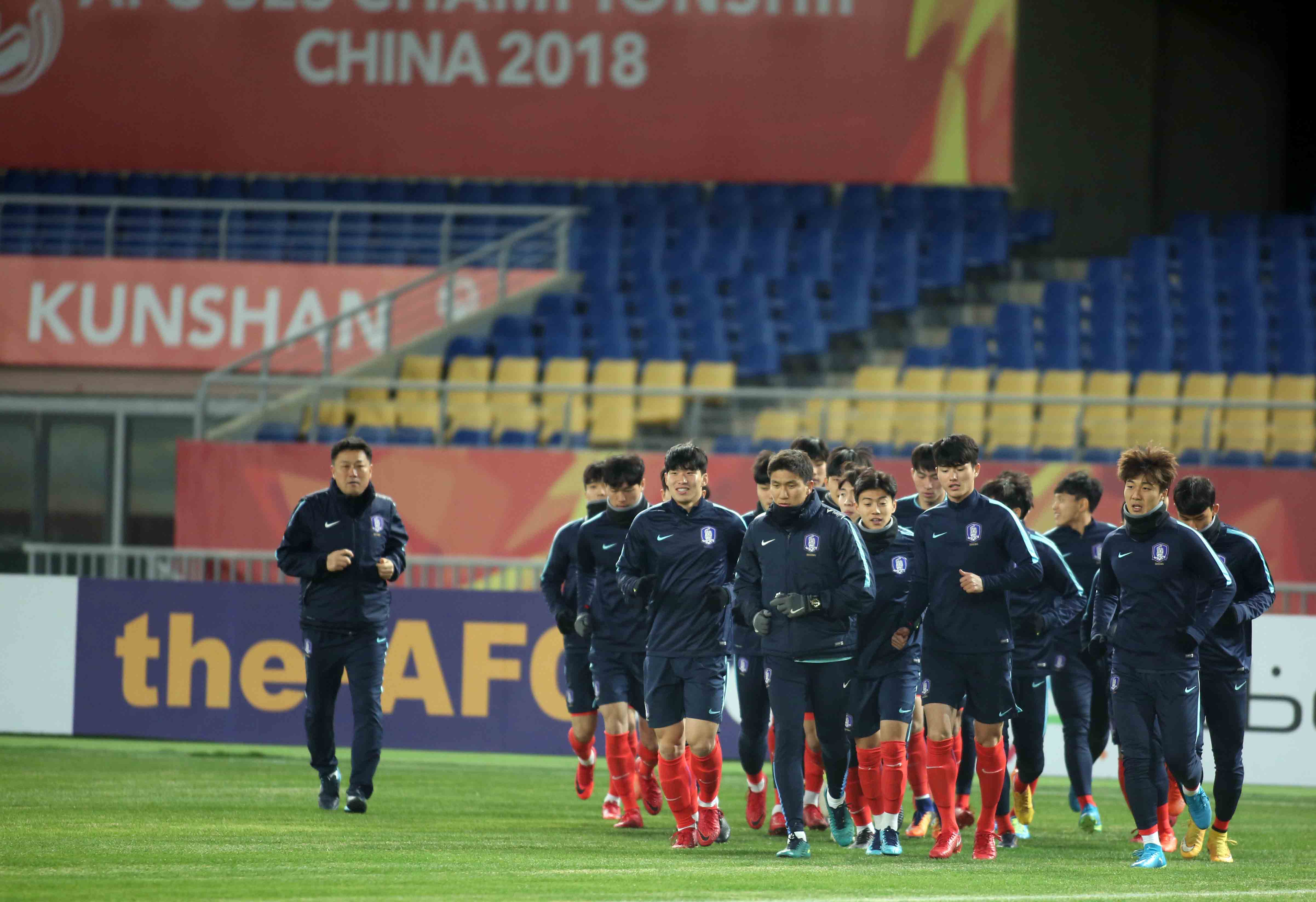 U-23 Hàn Quốc tập làm quen sân thi đấu chính tối 9-1. Ảnh: N.K