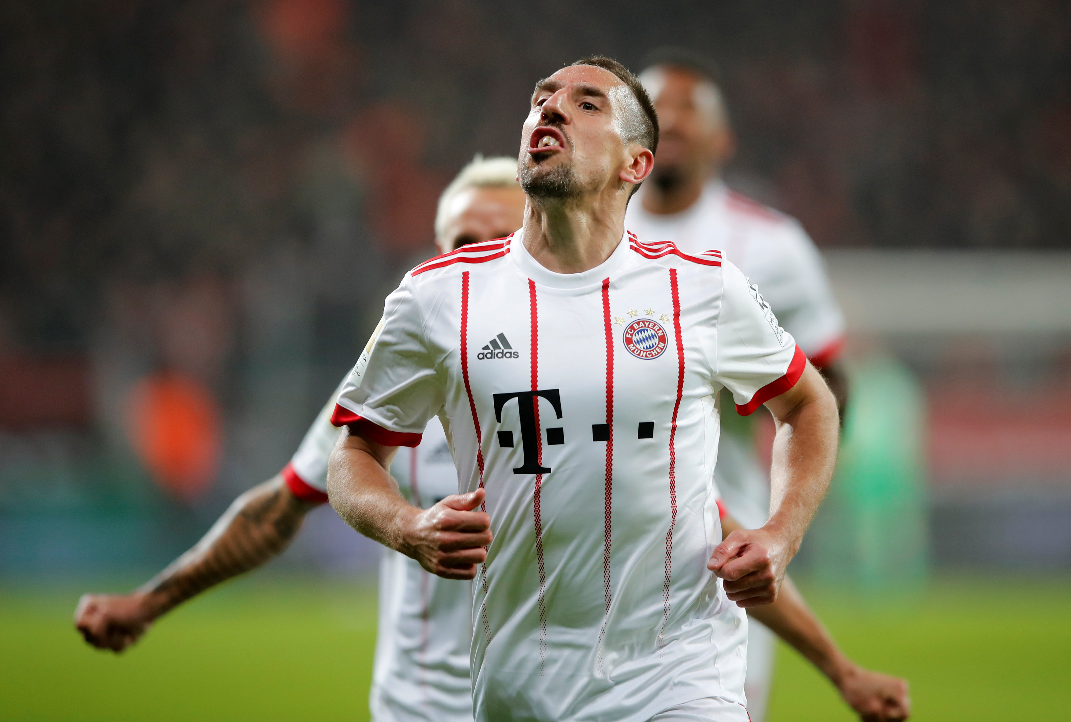 Ribery ăn mừng bàn nâng tỉ số lên 2-0 cho Bayern. Ảnh: REUTERS