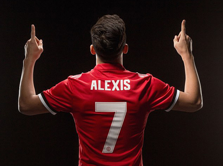 Sanchez mặc áo số 7 tại M.U. Ảnh: GETTY IMAGES