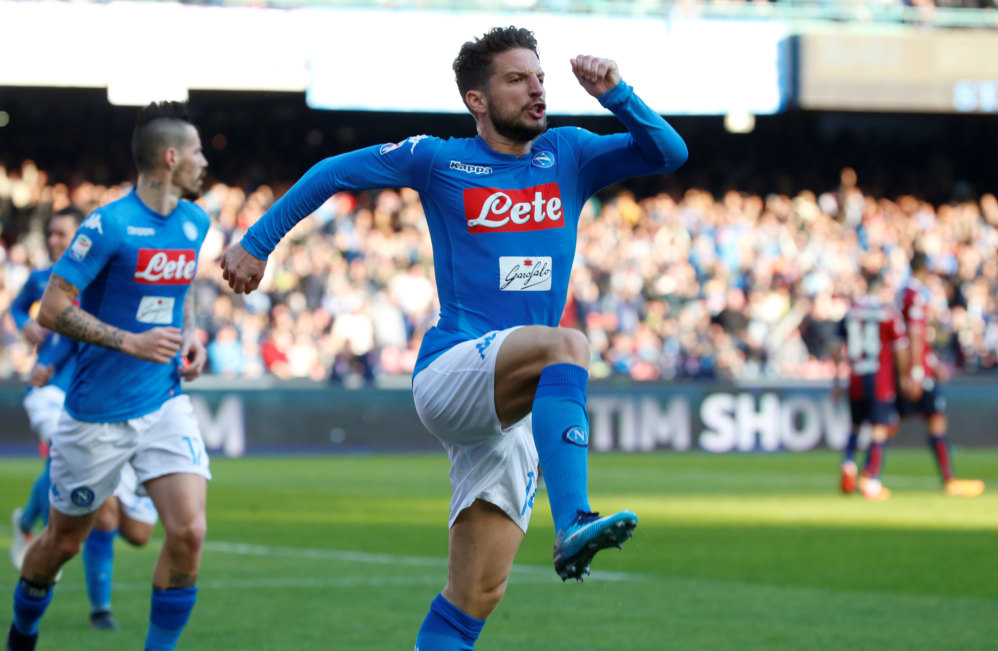 Dries Mertens tỏa sáng với cú đúp bàn thắng vào lưới Bologna. Ảnh: REUTERS