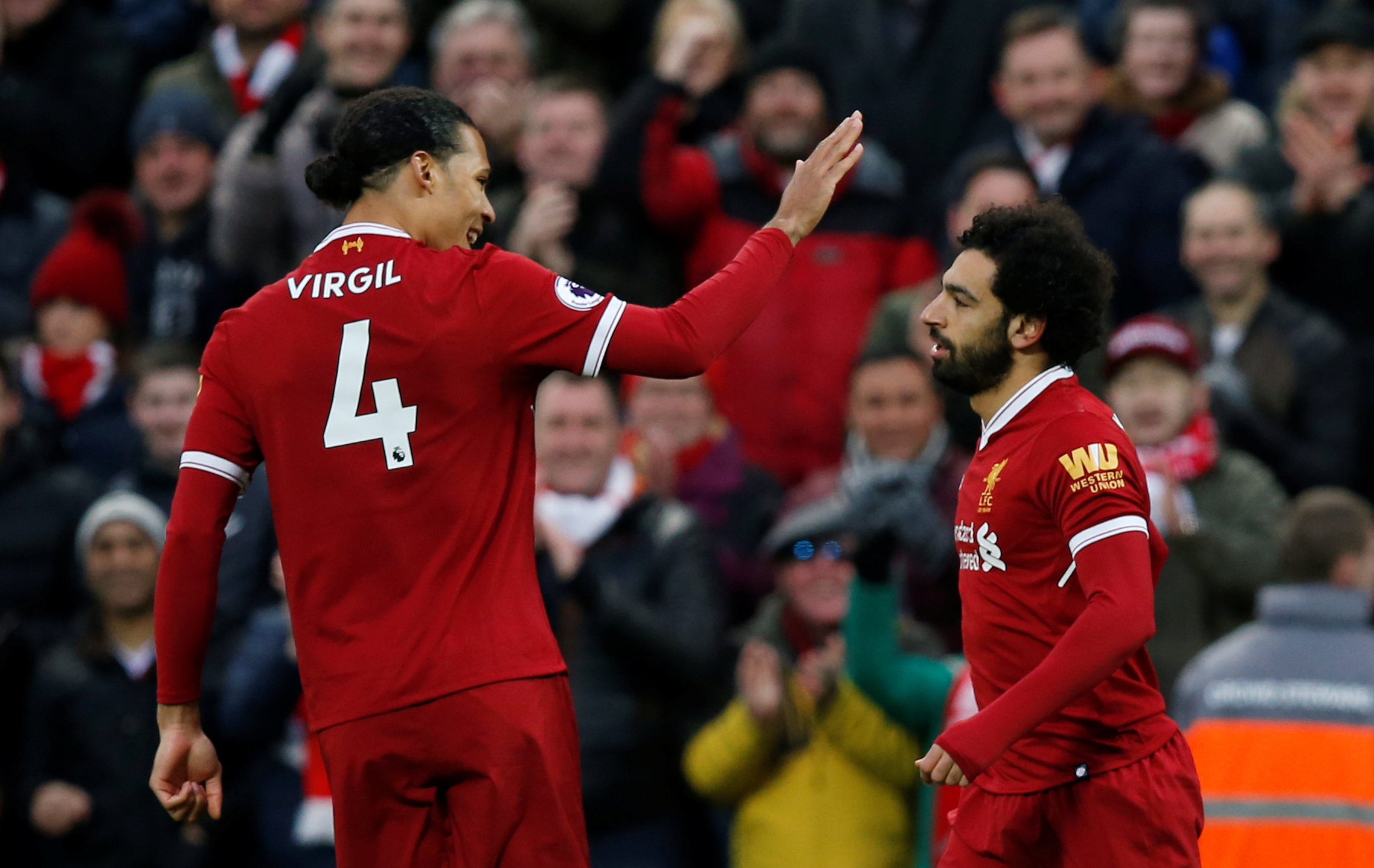 Salah (phải) sẽ tiếp tục tỏa sáng giúp Liverpool lấy lại đà chiến thắng? Ảnh: REUTERS